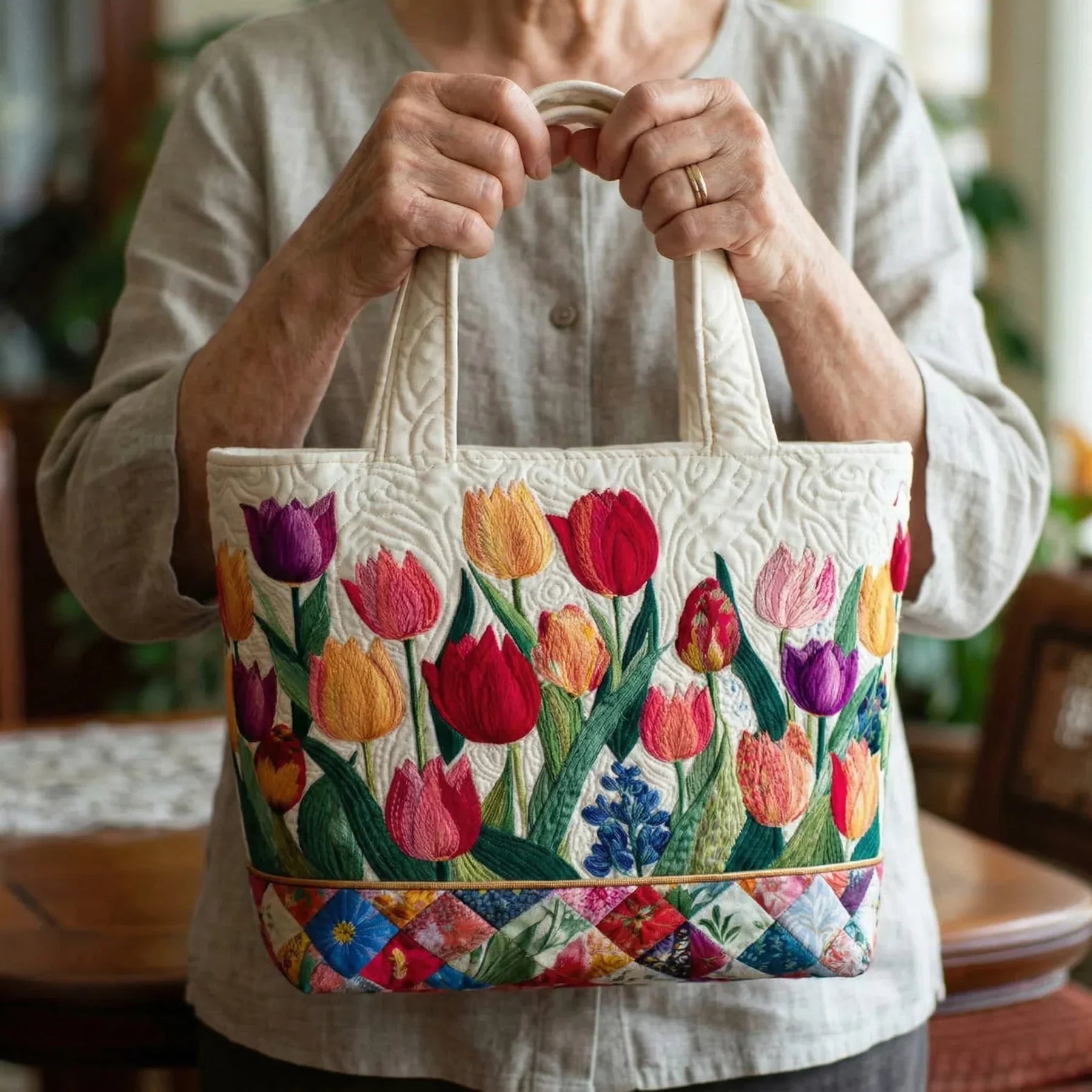 Quiltet mulepose med tulipanhaven