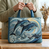 Quiltet mulepose med ocean delfin